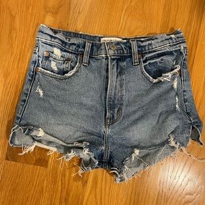 Abercrombie and Fitch the mom short high rise!